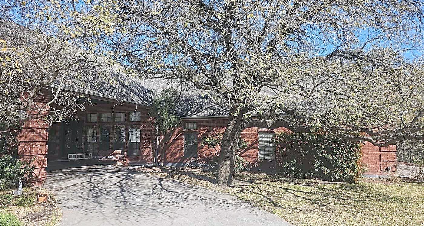 Hul-Ster Roofing LLC at work in Benbrook, TX